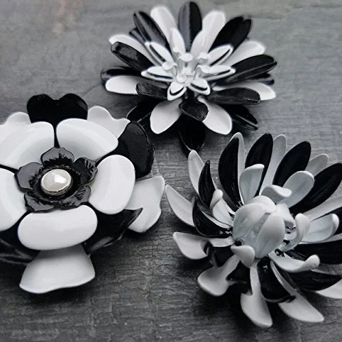 Alternating Black and White Magnets