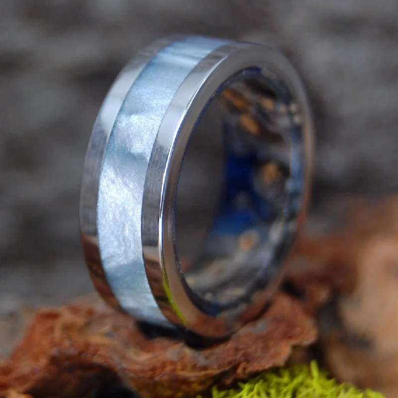 Fog Mountain | Men's Blue Box Wood, Gray Marbled Resin & Titanium Wedding Ring