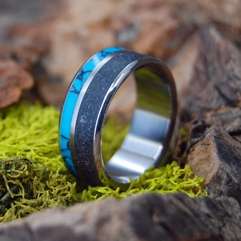 Turquoise Aurora Over Vik | Men's Turquoise, Black Icelandic Beach Sand & Titanium Wedding Ring